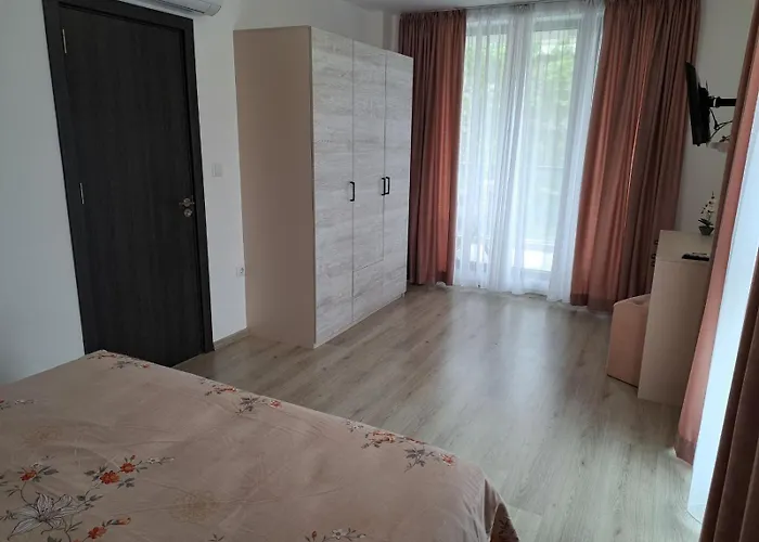 Deluxe 2 * Saints Constantine and Helena