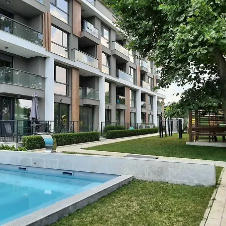 Deluxe 2 Sf. Constantin și Elena